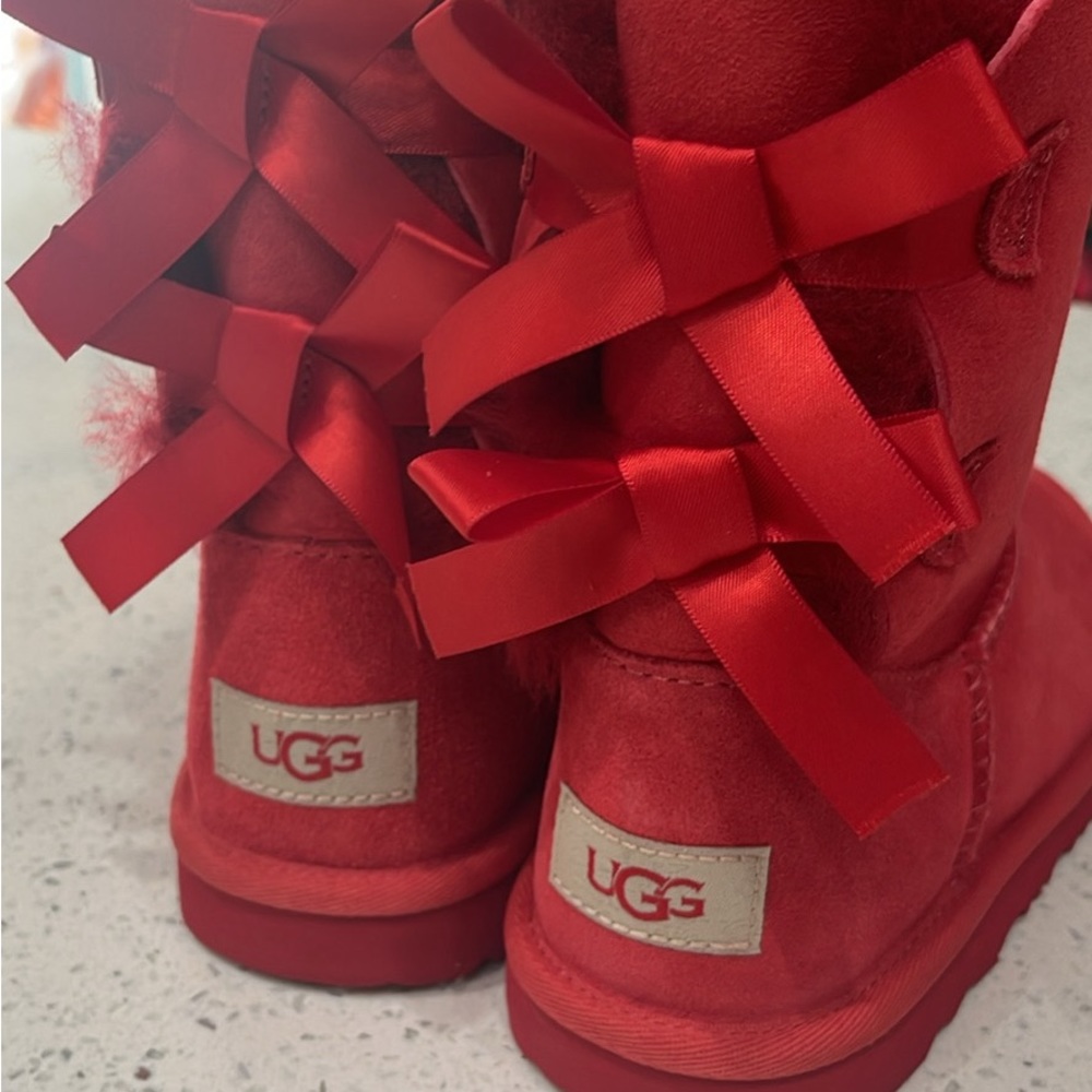 Kids Size 3 Uggs NWOT